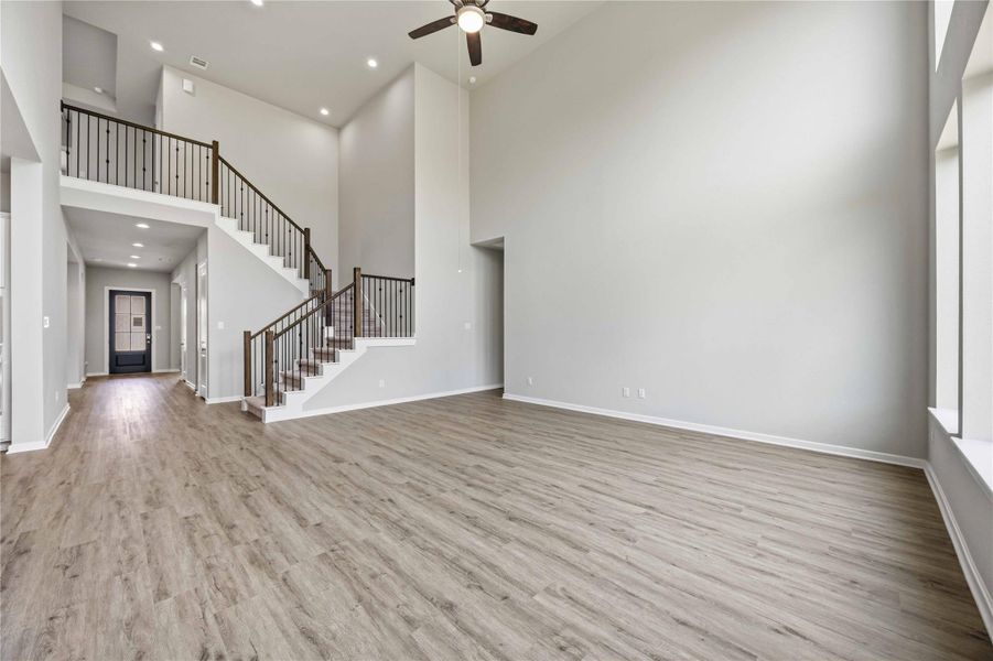 Spacious, unfurnished interior of a new home in Canterra Creek  60', Rosharon (Image 27).
