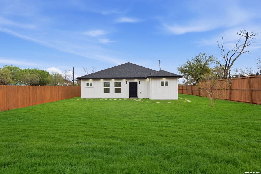 Exterior details and patio area of a home in , San Antonio (Image 4).