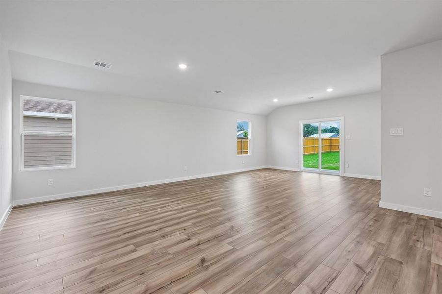 Spacious, unfurnished interior of a new home in Middlefield Village, Dallas (Image 15).