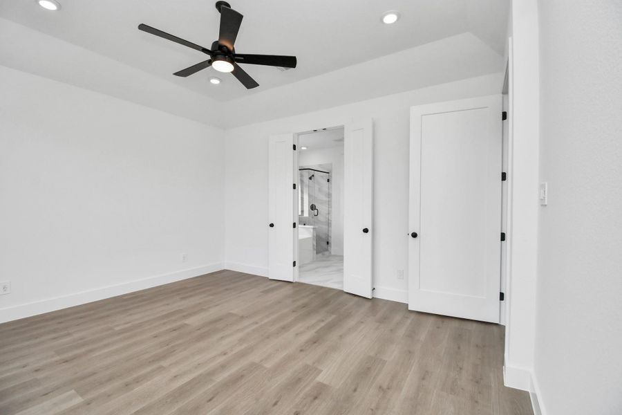 Spacious, unfurnished interior of a new home in Arabella on the Prairie: Premier Collection, Richmond (Image 15).