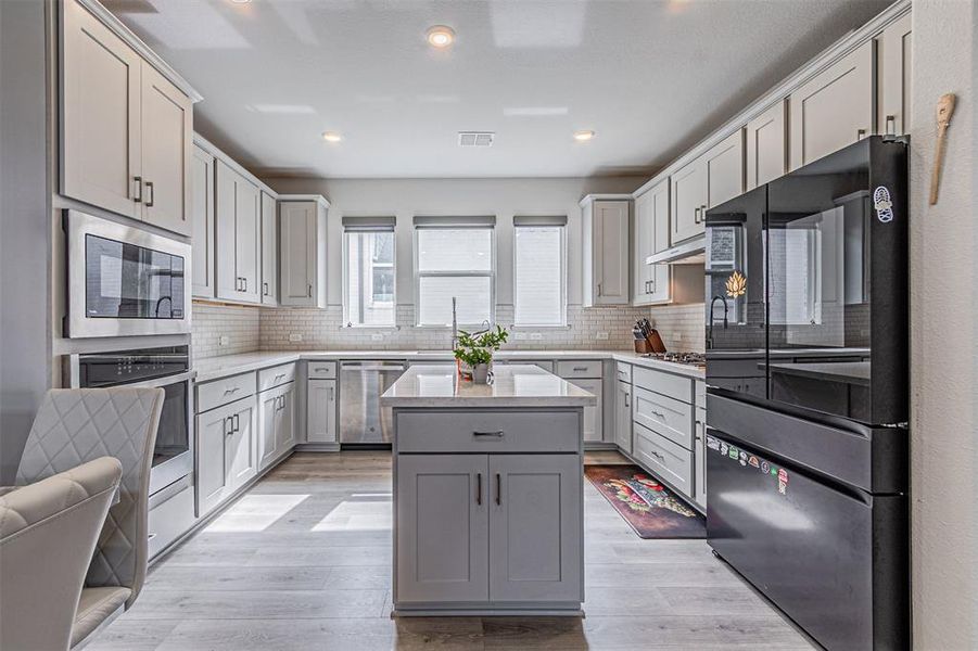 Furnished interior view inside a new home in Stoneridge, Melissa (Image 11).