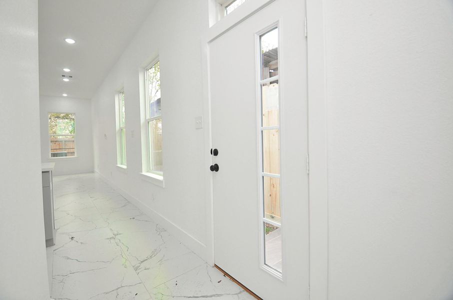 Spacious, unfurnished interior of a new home in , Houston (Image 14).