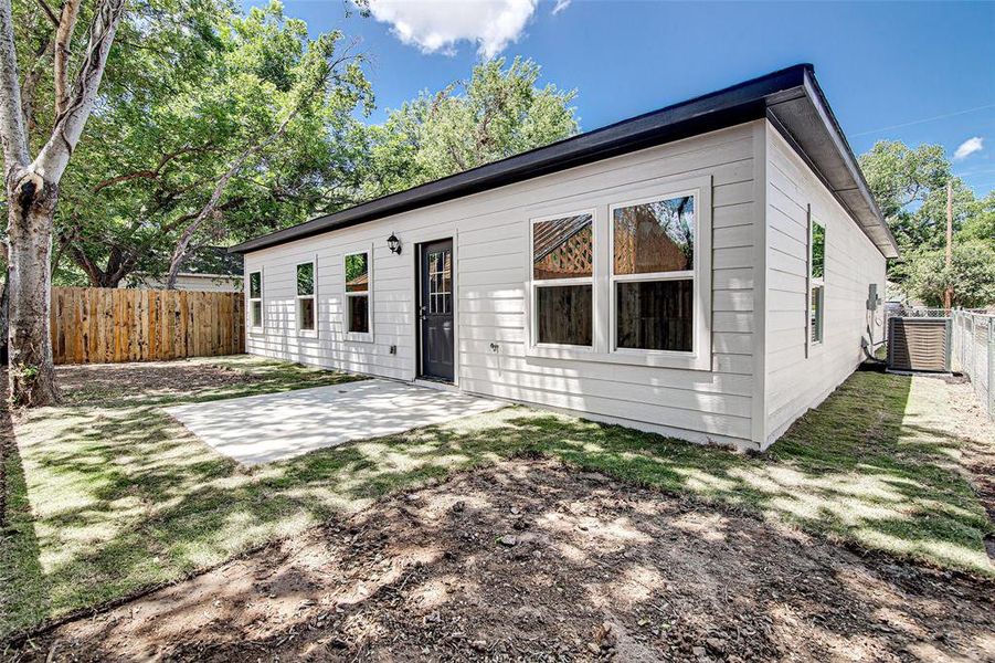 Front exterior of a new home in , Fort Worth, TX, highlighting curb appeal (Image 2). Front exterior of a new home in , Fort Worth, TX, highlighting curb appeal (Image 2).