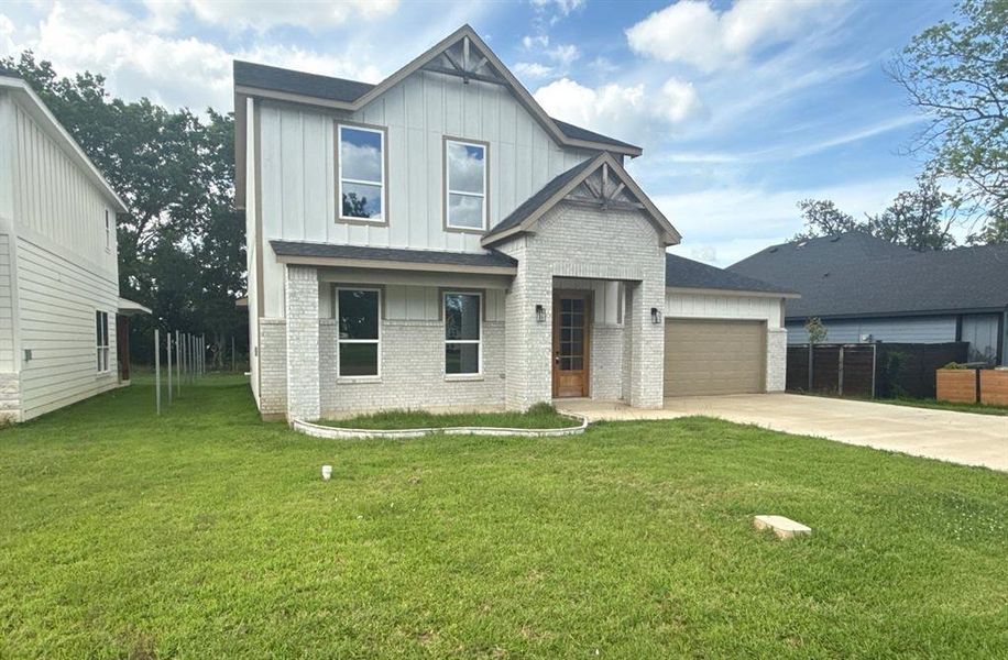 Exterior details and patio area of a home in , Kemp (Image 14).