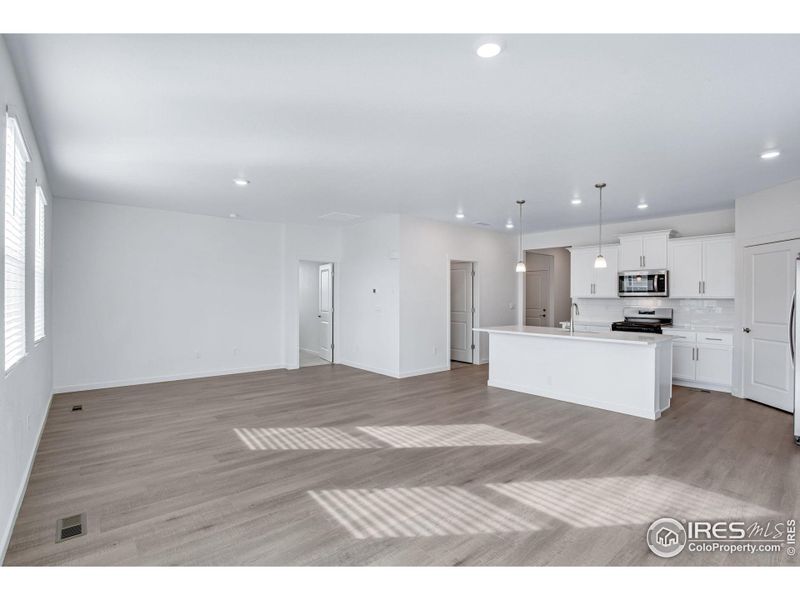 Spacious, unfurnished interior of a new home in Hansen Farm, Fort Collins (Image 20).