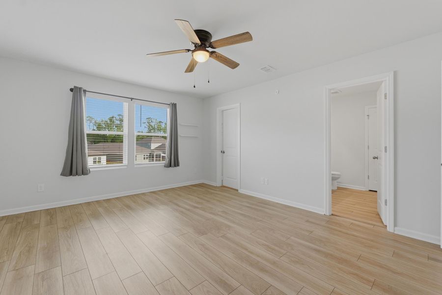 Spacious, unfurnished interior of a new home in Bradford Pointe, Summerville (Image 34).