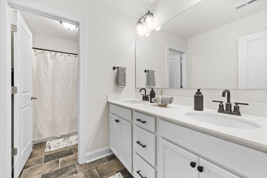 5br New Home in Raeford, NC.  - Slide 30