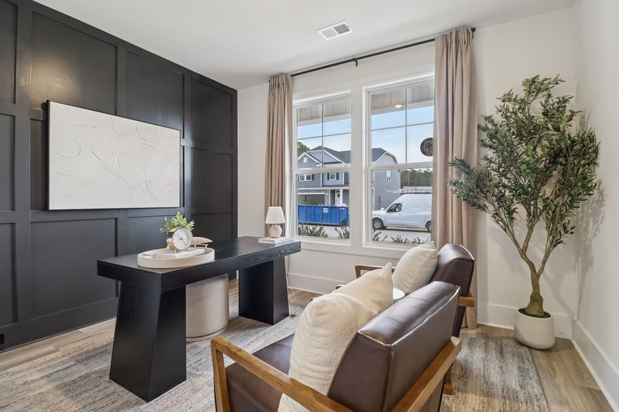 Representative furnished interior of a home built from the Bradley II by Great Southern Homes in Sedona, Greenville (Image 87).