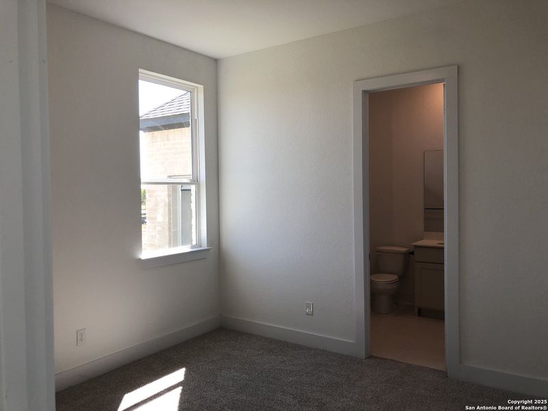 Spacious, unfurnished interior of a new home in Sienna Lakes, San Antonio (Image 8). Spacious, unfurnished interior of a new home in Sienna Lakes, San Antonio (Image 8).
