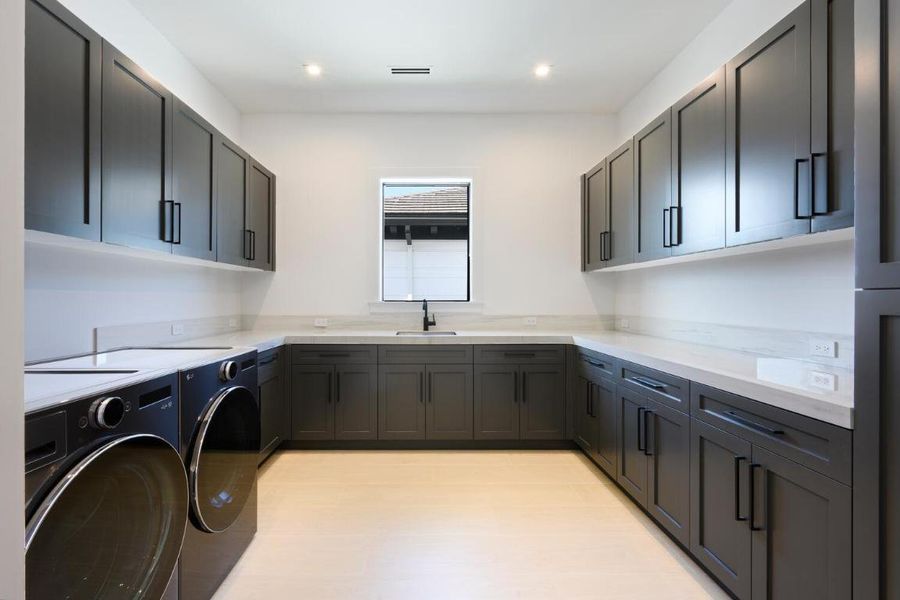 LAUNDRY ROOM 2ND FLOOR