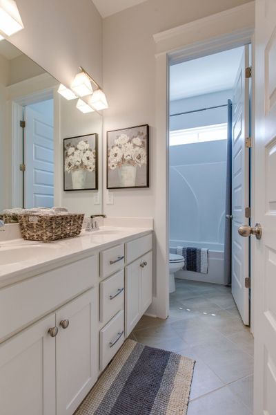 Granny White, Bathroom 2