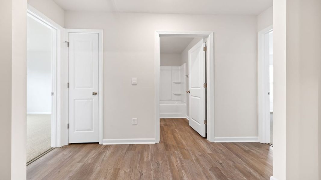 Spacious, unfurnished interior of a new home in Lakestone, Woodruff (Image 10).