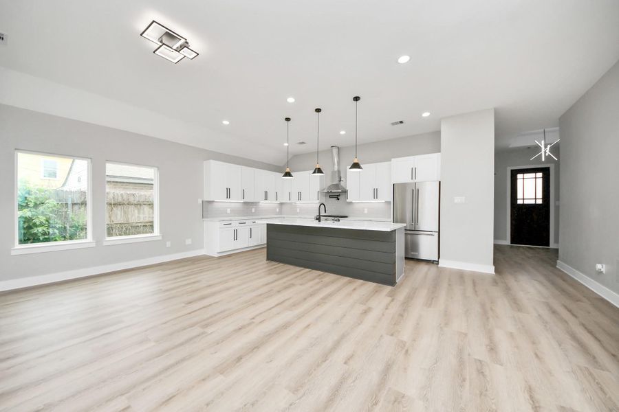Spacious, unfurnished interior of a new home in , Pasadena (Image 16).