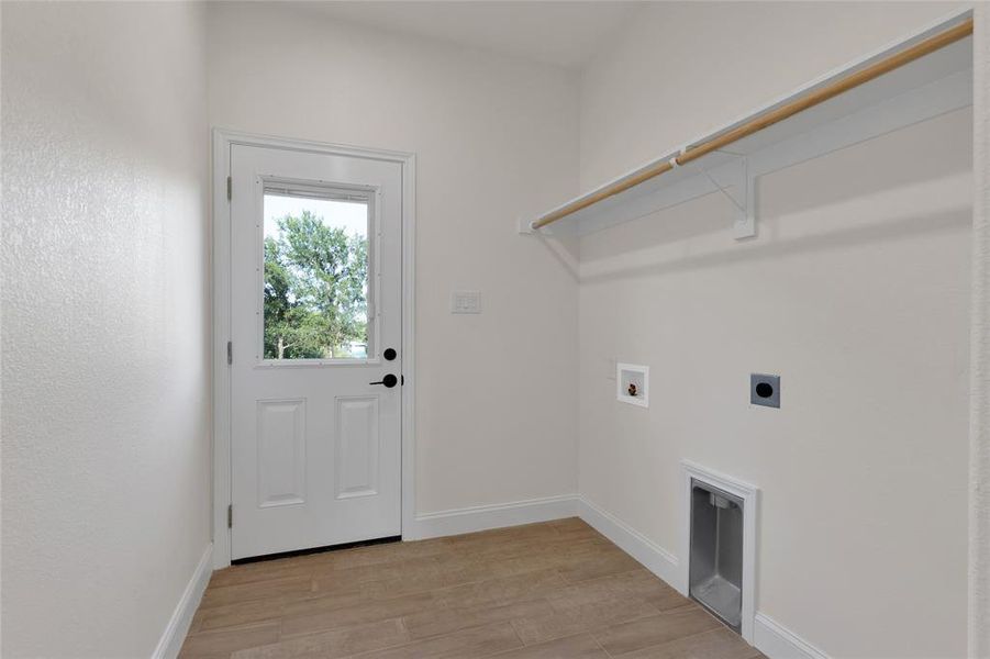 Spacious, unfurnished interior of a new home in , Mineral Wells (Image 23).