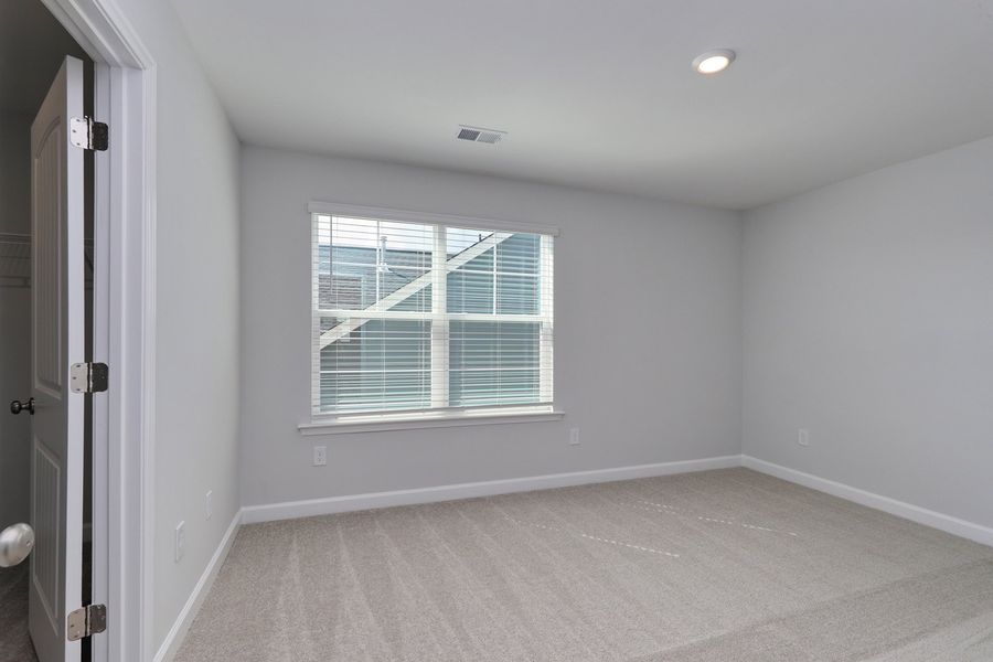 Spacious, unfurnished interior of a new home in Arcadia, Myrtle Beach (Image 36).