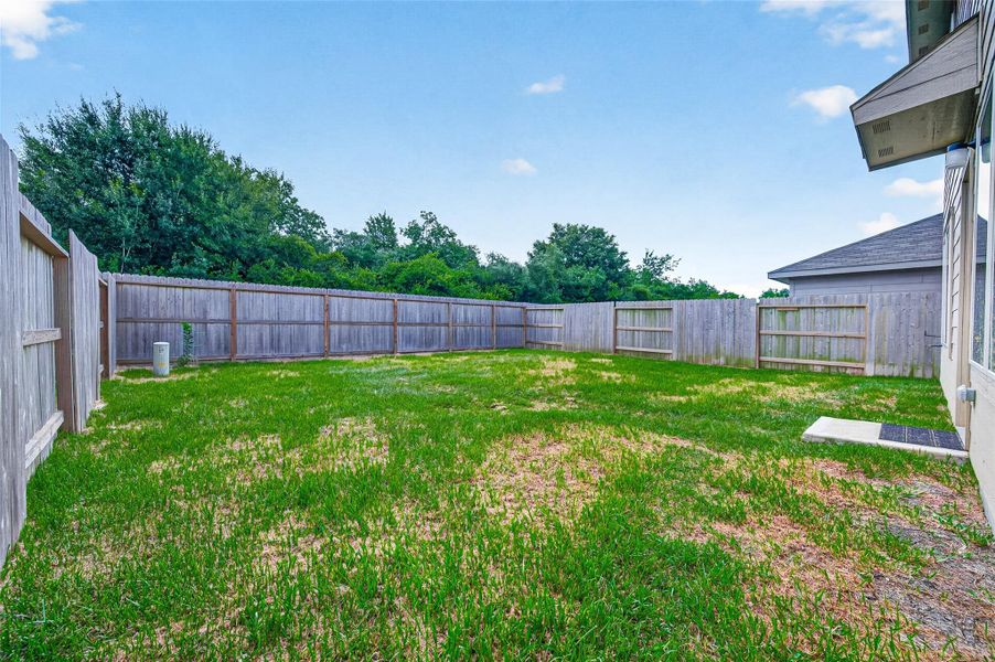 Decent size backyard. Decent size backyard.