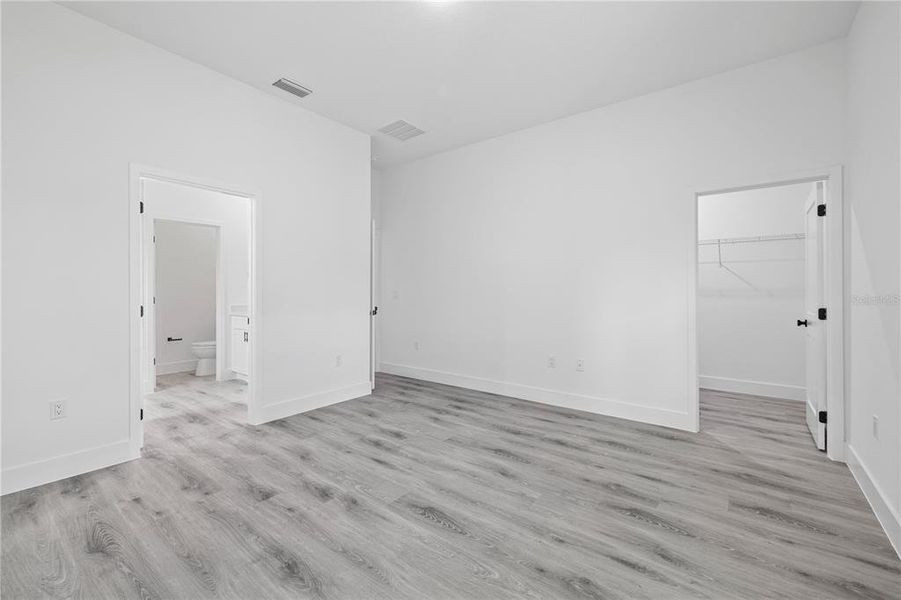 Spacious, unfurnished interior of a new home in , Ocala (Image 17).