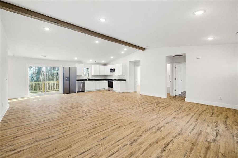 Spacious, unfurnished interior of a new home in , Gainesville (Image 7).