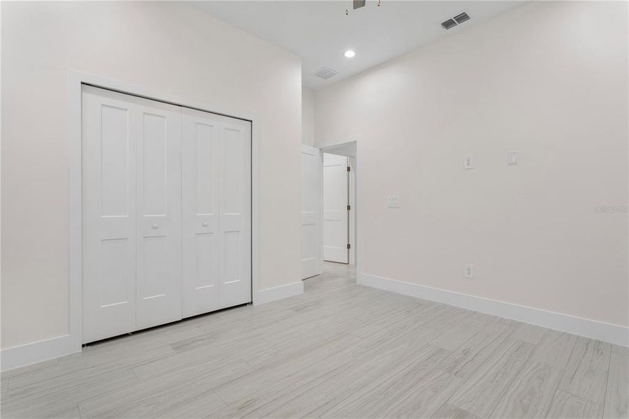 Spacious, unfurnished interior of a new home in , Eustis (Image 36).