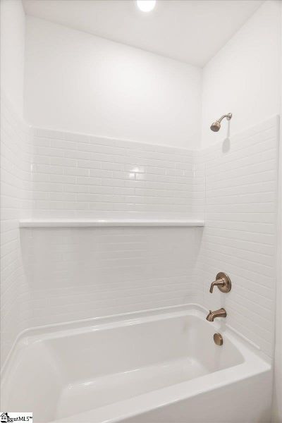 Close-up of interior finishes inside a home in Lynbrook, Boiling Springs (Image 13). Close-up of interior finishes inside a home in Lynbrook, Boiling Springs (Image 13).