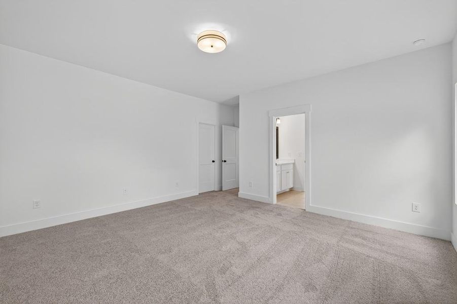 Spacious, unfurnished interior of a new home in Livingstone Park, Kennesaw (Image 45).