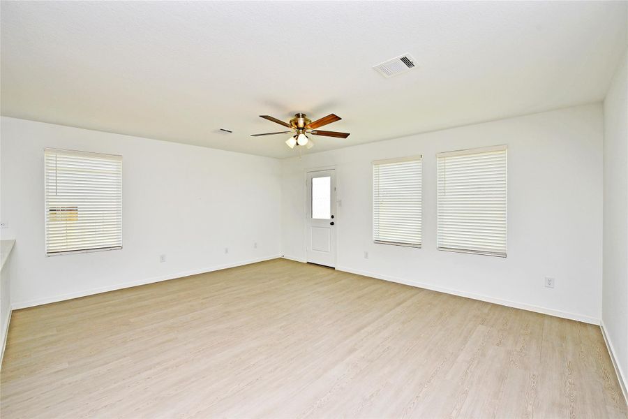 Spacious, unfurnished interior of a new home in Grand Oaks Reserve, Cleveland (Image 11). Spacious, unfurnished interior of a new home in Grand Oaks Reserve, Cleveland (Image 11).