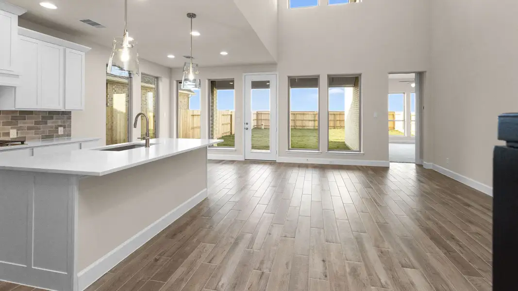 Spacious, unfurnished interior of a new home in Lakes of Cane Island, Katy (Image 12). Spacious, unfurnished interior of a new home in Lakes of Cane Island, Katy (Image 12).