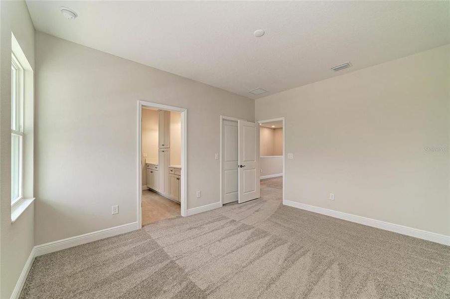 Spacious, unfurnished interior of a new home in North River Ranch, Parrish (Image 34).