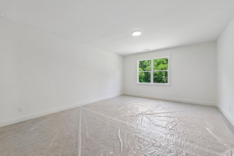 Spacious, unfurnished interior of a new home in White Post on Lake Lanier, Gainesville (Image 47).