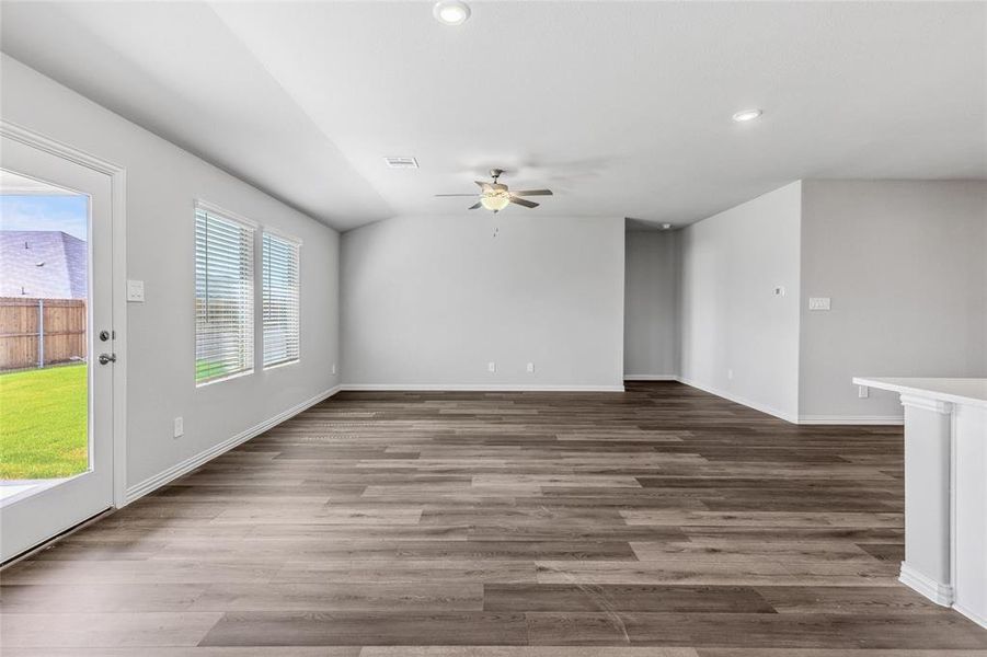 Spacious, unfurnished interior of a new home in Stratton Place, Greenville (Image 12).