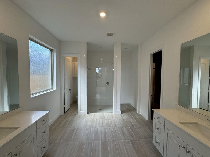 Pictures are representative of same floor plan - not the actual home Pictures are representative of same floor plan - not the actual home