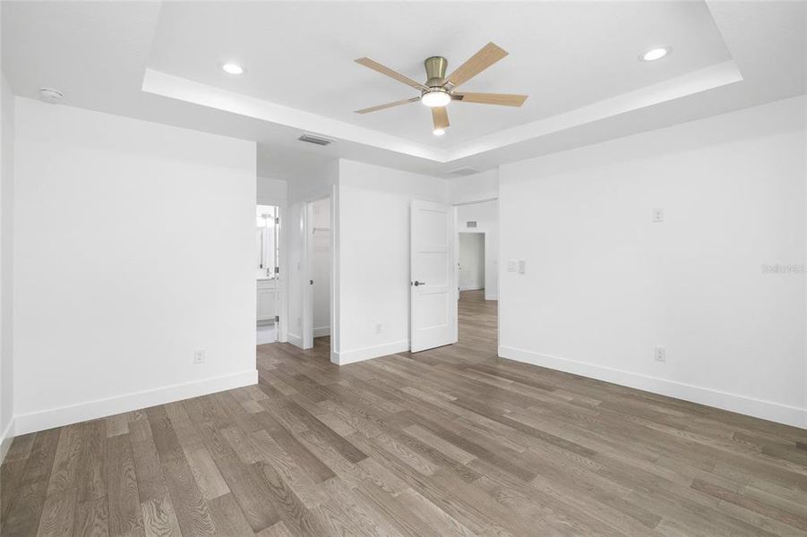 Spacious, unfurnished interior of a new home in , Rotonda West (Image 36).
