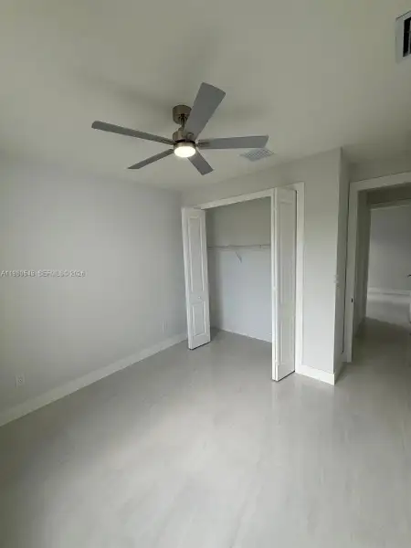 Spacious, unfurnished interior of a new home in , Lehigh Acres (Image 4).