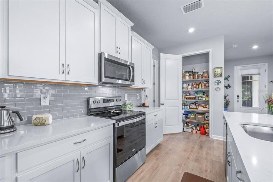 Furnished interior view inside a new home in , Wesley Chapel (Image 16).