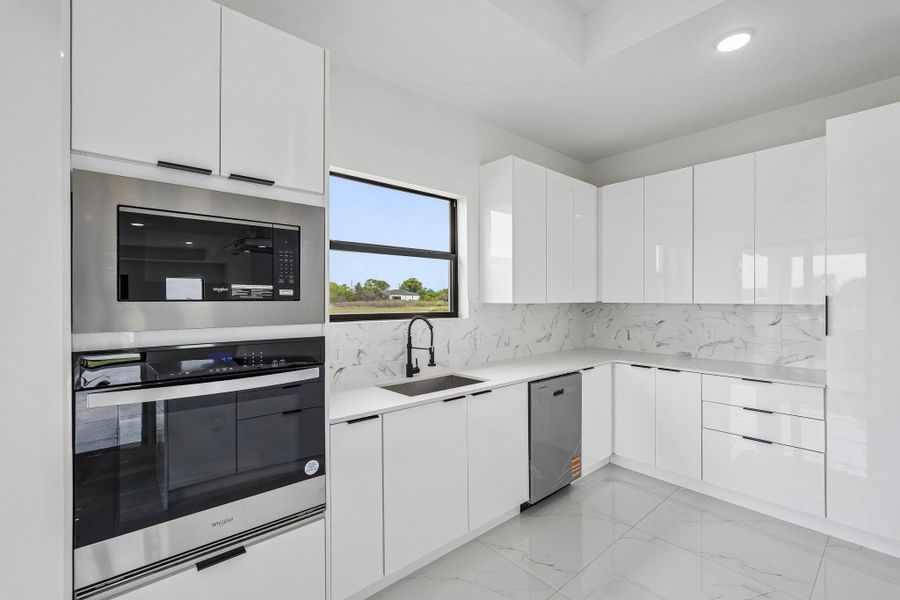 14-web-or-mls-W Broad Cir-S2404-014