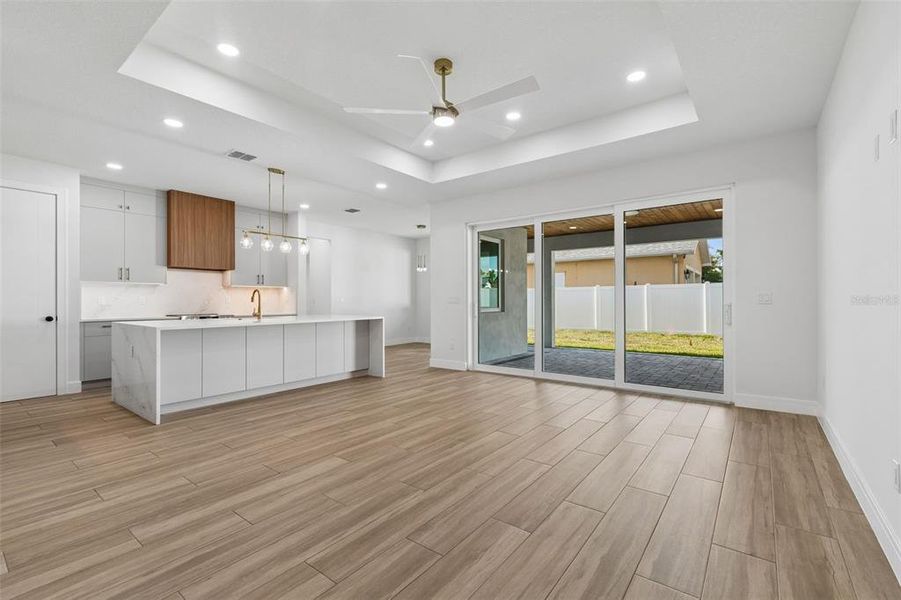 Spacious, unfurnished interior of a new home in , Tampa (Image 22).