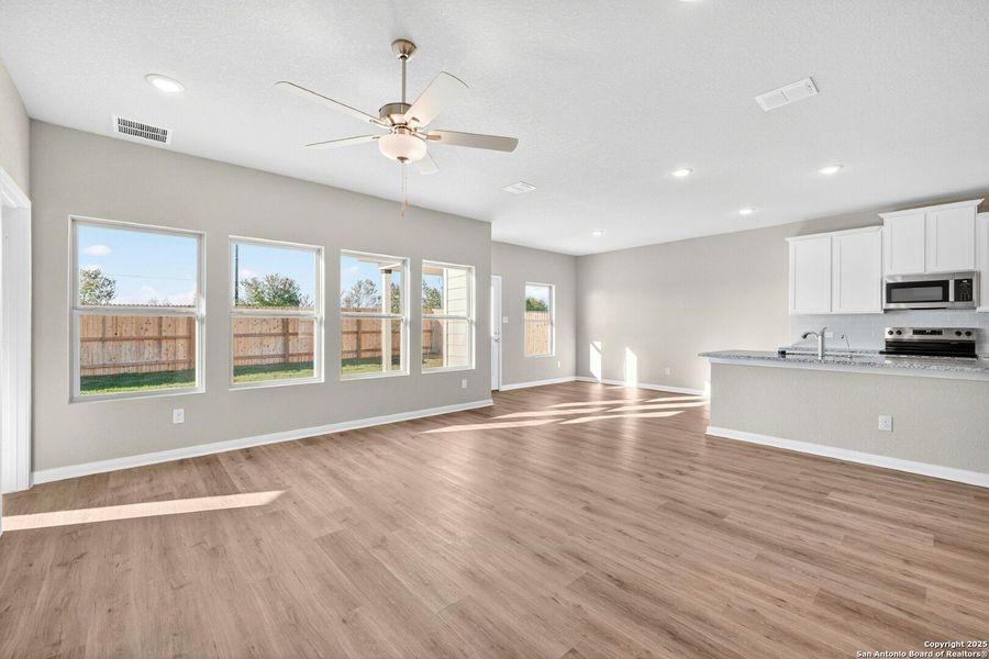 Spacious, unfurnished interior of a new home in Paloma Park, Converse (Image 37). Spacious, unfurnished interior of a new home in Paloma Park, Converse (Image 37).