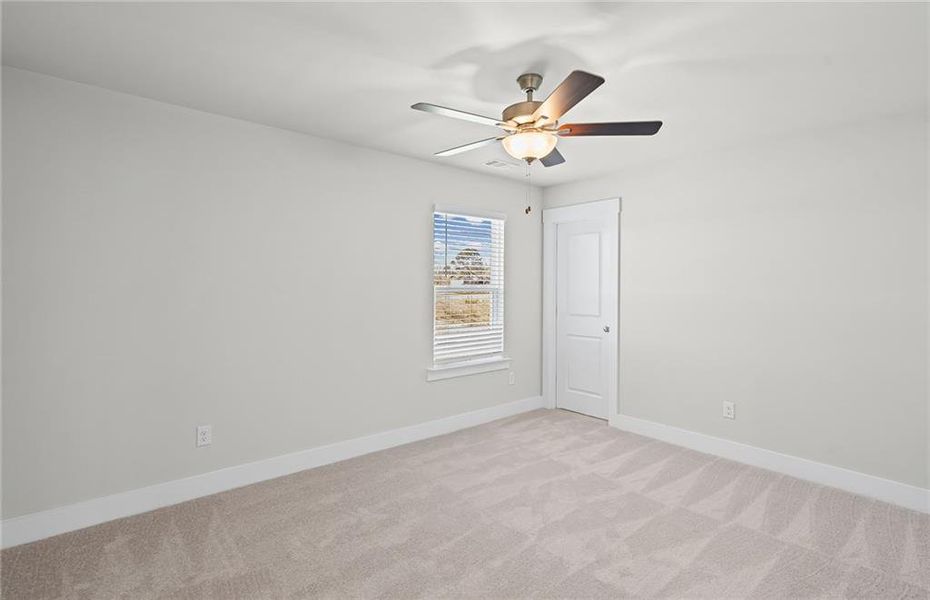 Spacious, unfurnished interior of a new home in Creekside at Skelton, Jefferson (Image 29).