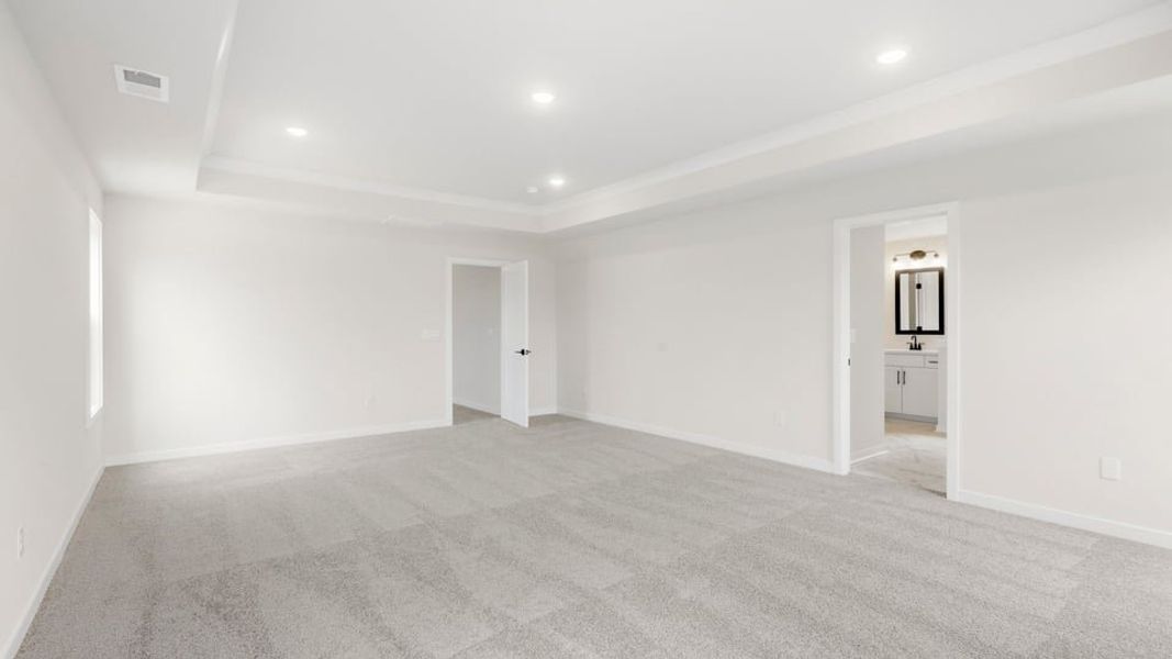 Spacious, unfurnished interior of a new home in Sycamore Cove, Woodruff (Image 35).