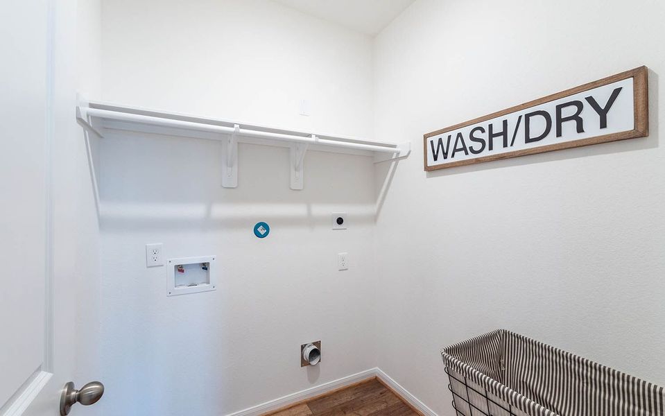 Spacious, unfurnished interior of a new home in Lago Mar, Texas City (Image 18).