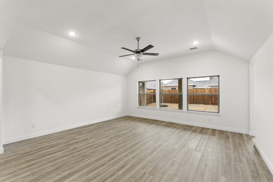Spacious, unfurnished interior of a new home in Creekview Meadows, Pilot Point (Image 21).