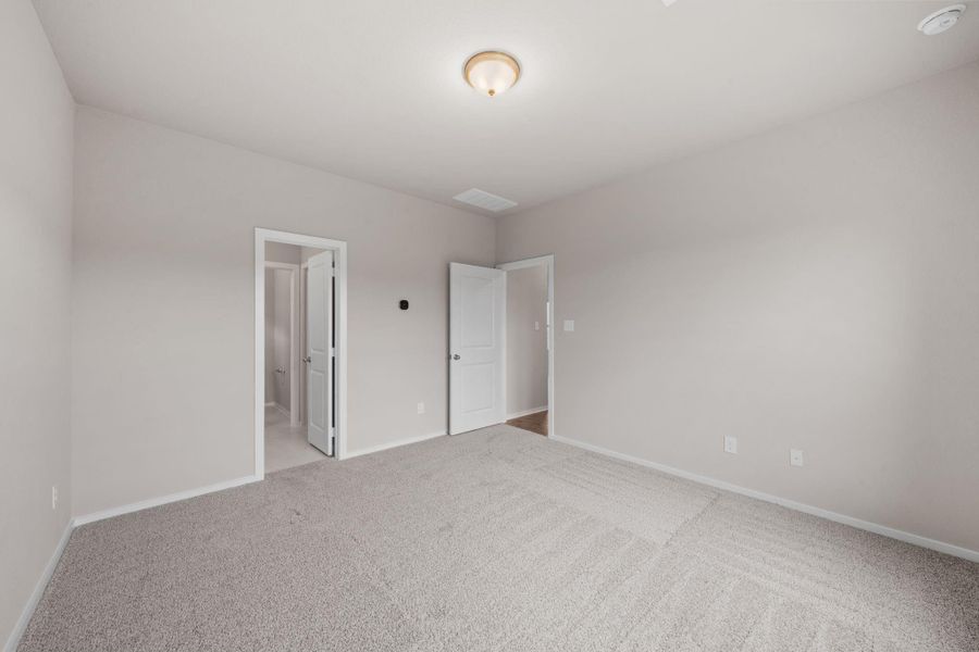 Spacious, unfurnished interior of a new home in Creekhaven, Rosharon (Image 23).