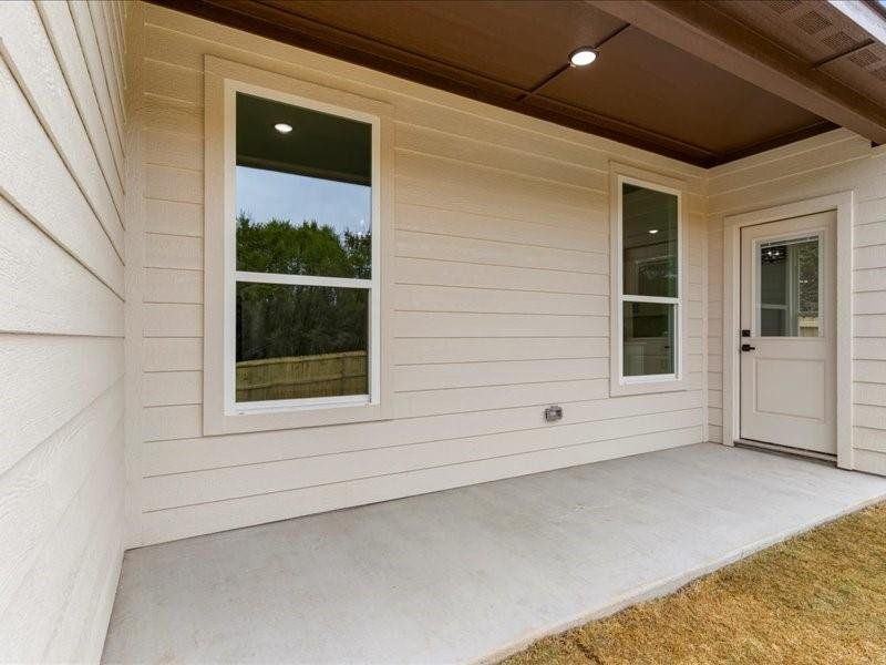 Exterior details and patio area of a home in , Granbury (Image 3).