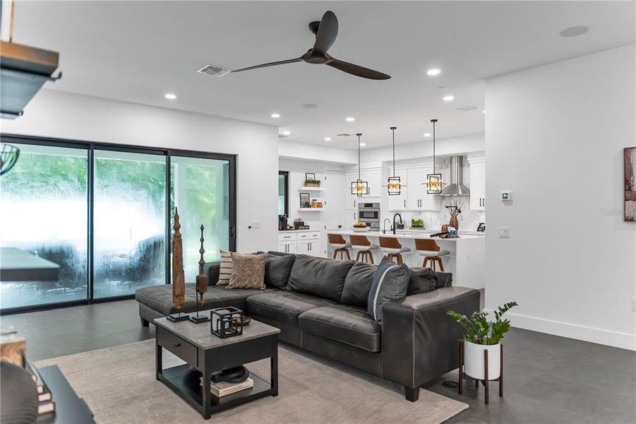 Furnished interior view inside a new home in , Orlando (Image 9).