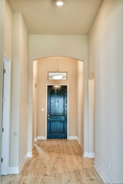 Spacious, unfurnished interior of a new home in Buffalo Crossing, Cibolo (Image 11).