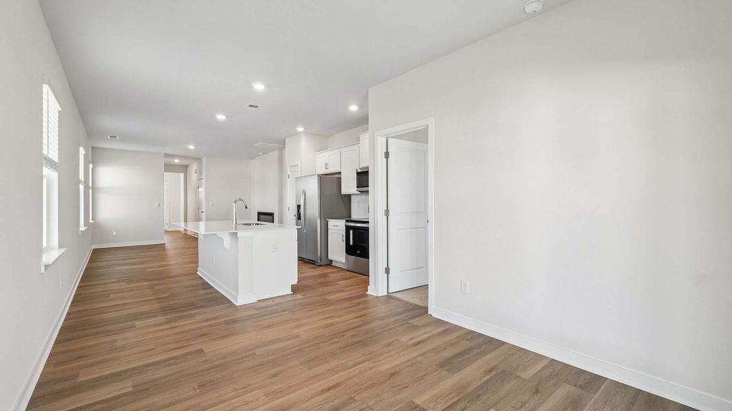 Spacious, unfurnished interior of a new home in Zion Springs, Hickory (Image 18).