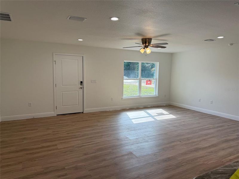 Spacious, unfurnished interior of a new home in , Summerfield (Image 16).