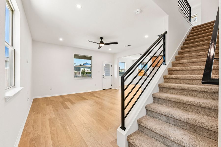 Spacious, unfurnished interior of a new home in Crosswinds, Kyle (Image 12).