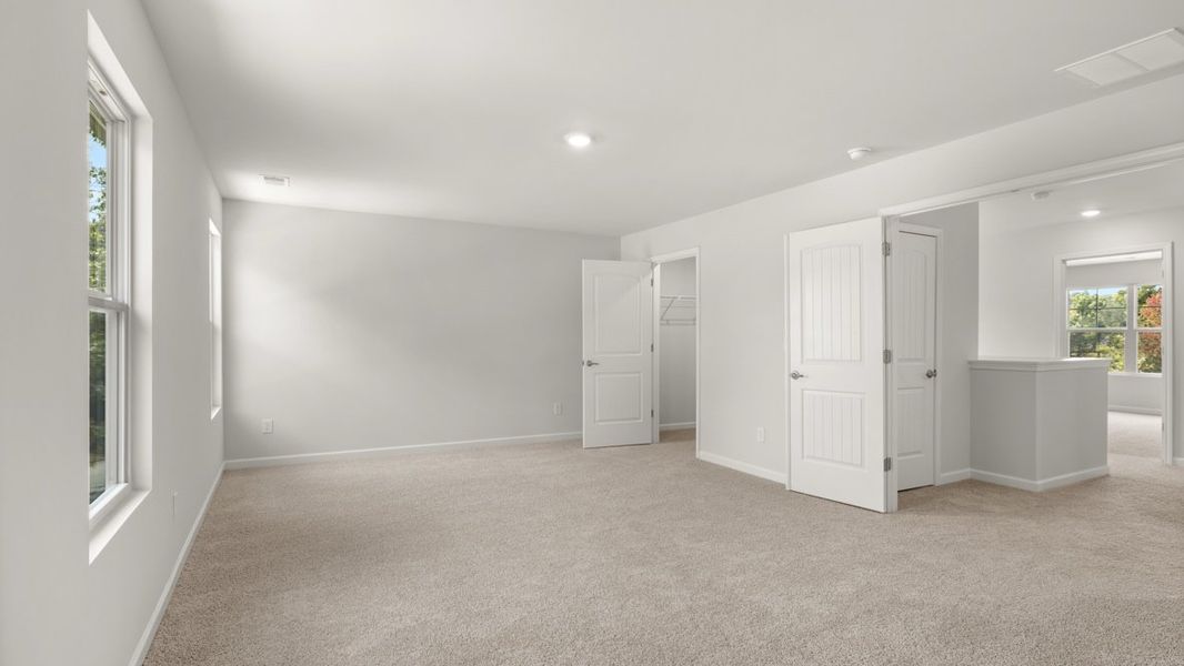 Representative unfurnished interior of a home built from the Salem by D.R. Horton in Fairway 17 at Mirror Lake, Villa Rica (Image 39).