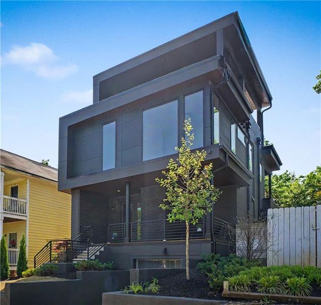 Condo located in Atlanta, GA showcasing its design and architecture (Image 5).
